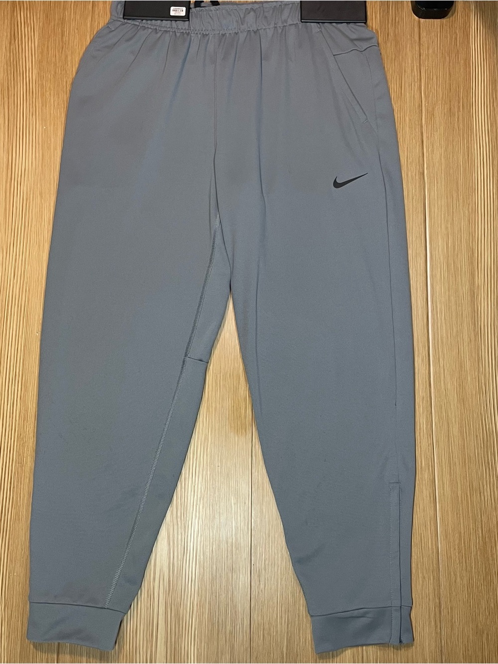 Nike Men's Medium Grey Dri-FIT Tapered Athletic Joggers Sweatpants
